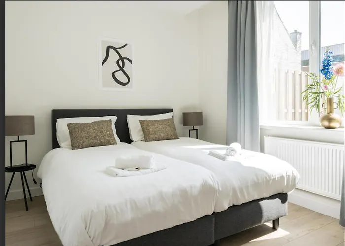 Family In Garden & Kitchen Eindhoven