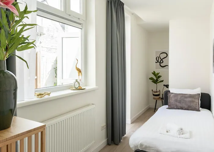 Family In Garden & Kitchen Eindhoven